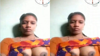 Desi Bhabhi Shows Her Boobs | ViralKand