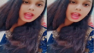 Sexy Desi Girl Shows Her Boobs | ViralKand