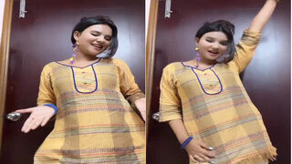 Desi Girl Sucking Lover Dick | ViralKand