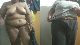 Desi Bhabhi Strip Cloths And Shows Nude Body | ViralKand