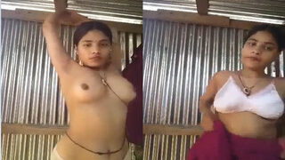 Desi Girl Shows Her Boobs | ViralKand