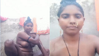 Desi Vlg Bahbhi Bathing | ViralKand