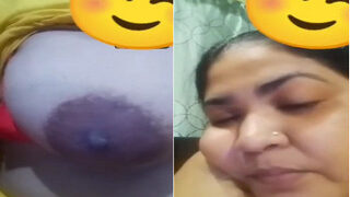 Desi Bhabhi Shows Her Big Boobs | ViralKand
