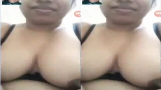 Sexy Desi Girl Shows Her Big Boobs | ViralKand