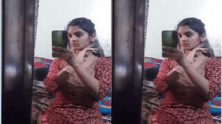 Sexy Desi Girl Shows Her Boobs | ViralKand