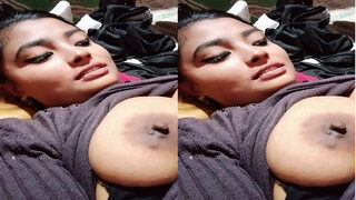 Desi Bhabhi Shows Her Boobs | ViralKand