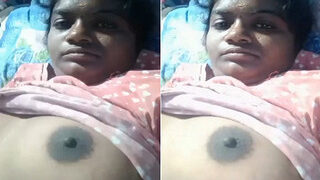 Desi Bhabhi Shows Boobs | ViralKand