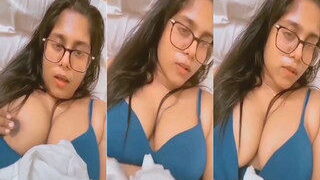 Desi Girl Shows Boob | ViralKand