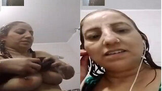 Desi Bhabhi Bathing | ViralKand