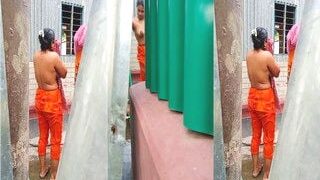 Cute Desi Girl Bathing | ViralKand