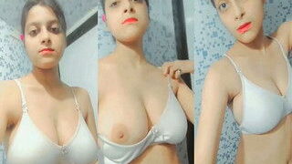 Sexy Desi Girl Shows Her Boobs | ViralKand