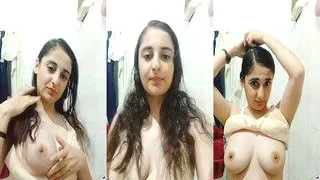 Cute Desi Girl Shows Boobs | ViralKand