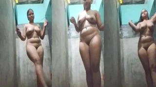 Sexy Desi Girl Bathing | ViralKand