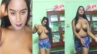 Sexy Desi Girl Shows Her Big Boobs | ViralKand