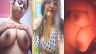 Sexy Desi Girl SHows Her Boobs | ViralKand