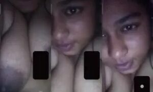 Desi BBW Bhabhi Shows Boobs | ViralKand