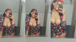 Cute Desi Girl Shows Boobs | ViralKand